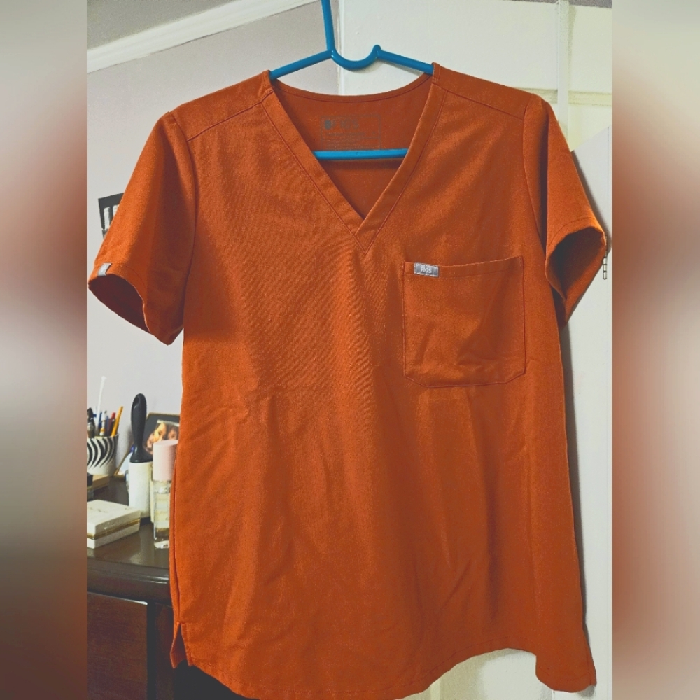 FIGS CATARINA SCRUB TOP